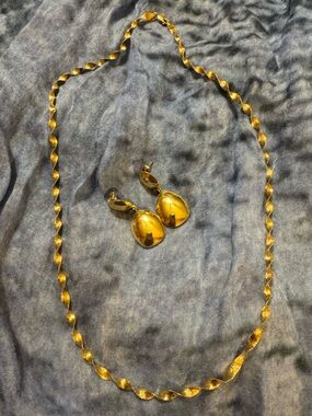 14k Italy Gold tone Twisted Chain Necklace with Oval Drop Earrings
